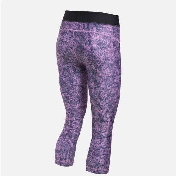 Under Armour HeatGear Armour Graphic Capris - Picture 4 of 5